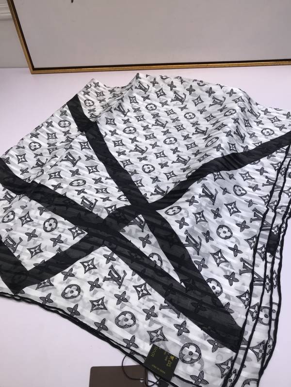 Louis Vuitton Scarf LVC00595